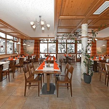 Tre Restaurant Aparthotel 4*