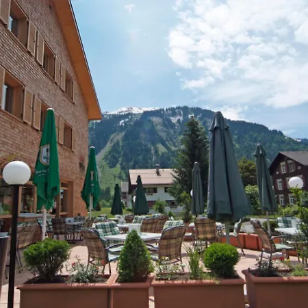 Tre Restaurant Aparthotel 4*