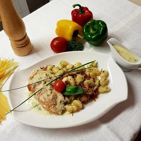 Tre Restaurant Aparthotel 4*